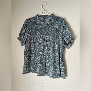 Floral flowy blouse with ruched bodice with key hole back and tapered sleeve